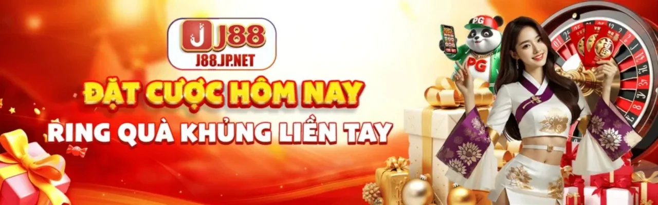 Người chơi vui vẻ ăn mừng chiến thắng với đồng tiền vàng và lá bài
